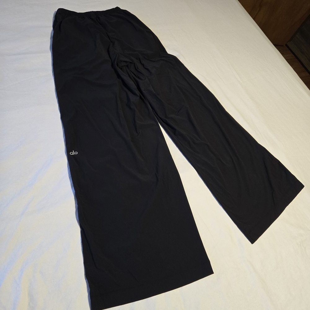 ALO Yoga Breezy Wide-Leg Pants (Long), Black, Size XXS - Picture 5 of 13